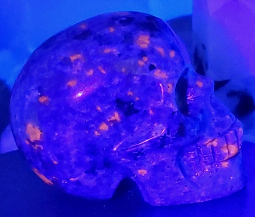 Yooperlite/Flame stone Skull Carving. SUPER UV REACTIVE
