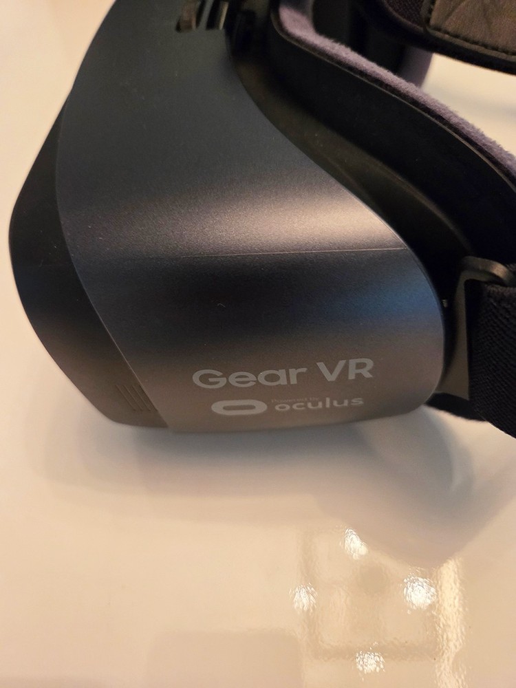 Samsung SMR324 Gear VR with Controller - Black