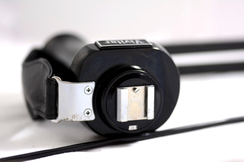 HEAVY DUTY VIVITAR QUICK RELEASE CAMERA FLASH BRACKET WITH CABLE SHUTTER RELEASE