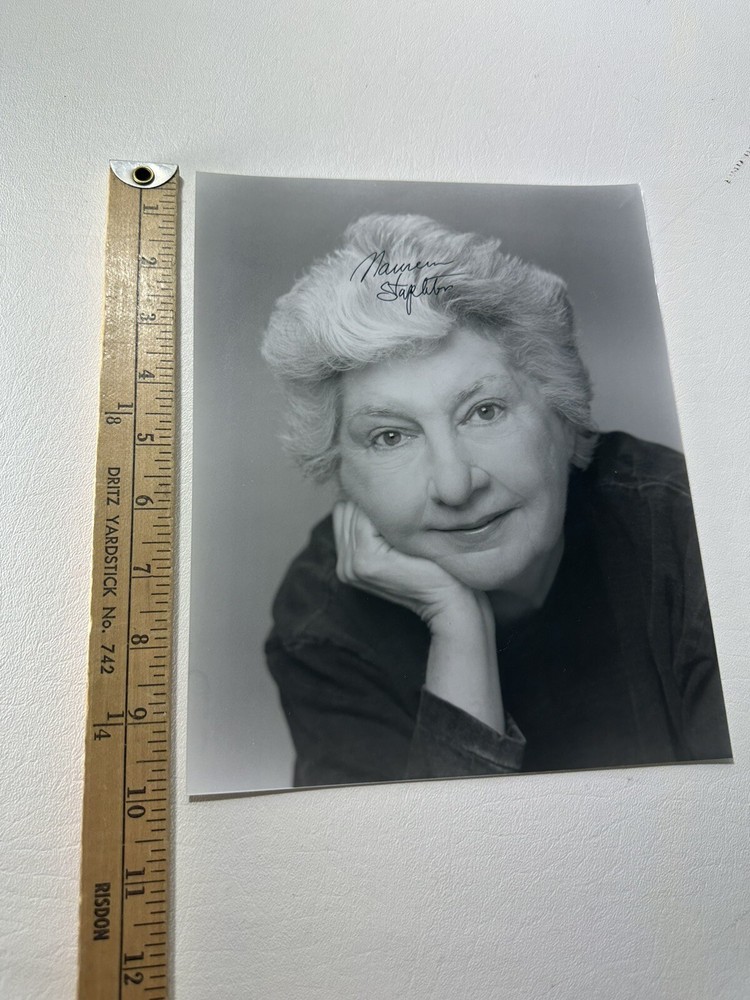 Cocoon MAUREEN STAPLETON signed AUTOGRAPH EUC