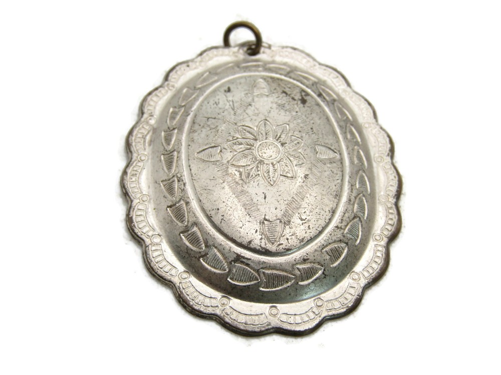 Etched Flower & Geometric Pattern Charm Silver Tone