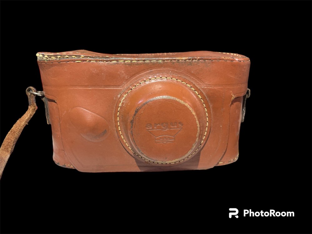 VINTAGE ARGUS C3 CAMERA WITH ORIGINAL LEATHER CASE