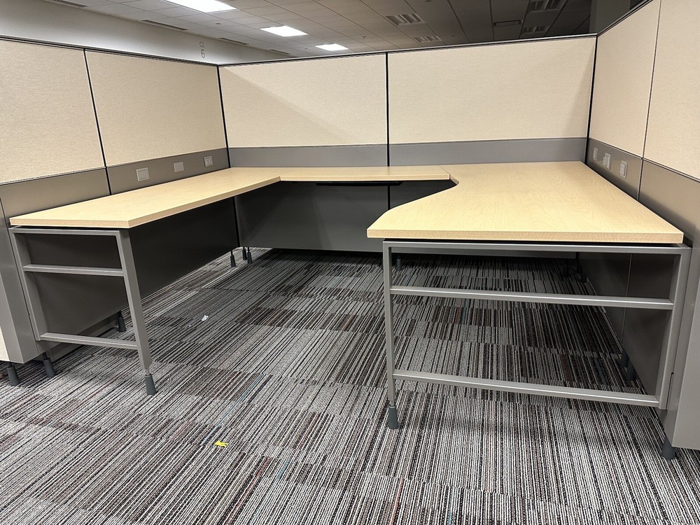 NICE HERMAN MILLER 6'X8' OFFICE CUBICLES WORKSTATIONS
