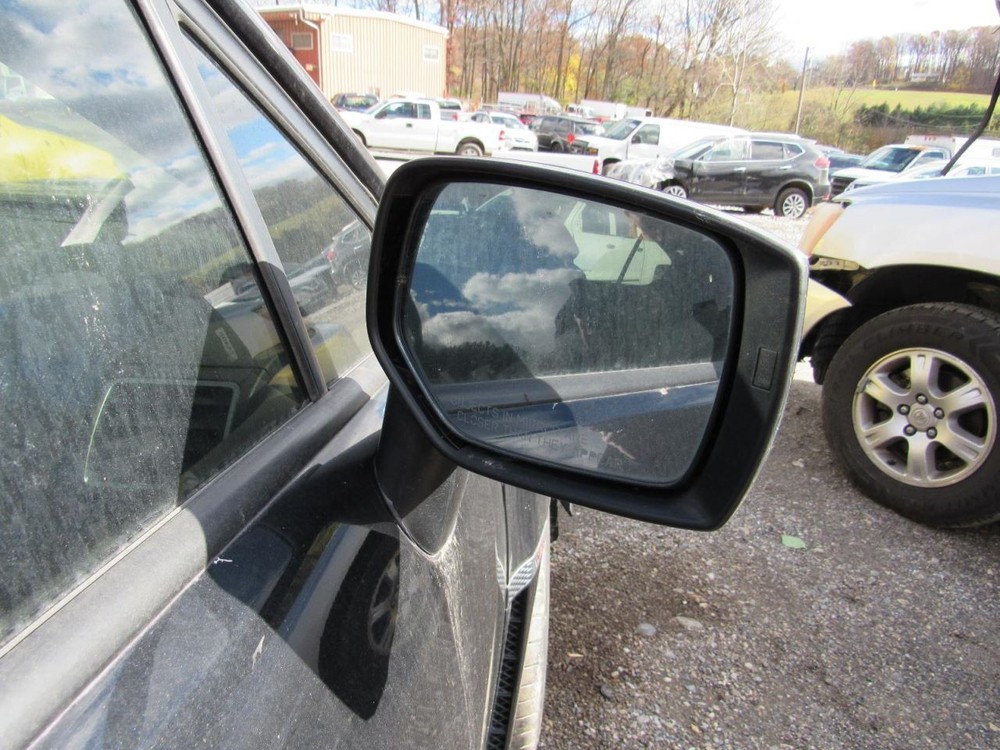V60 2015 Glove Box 1003978