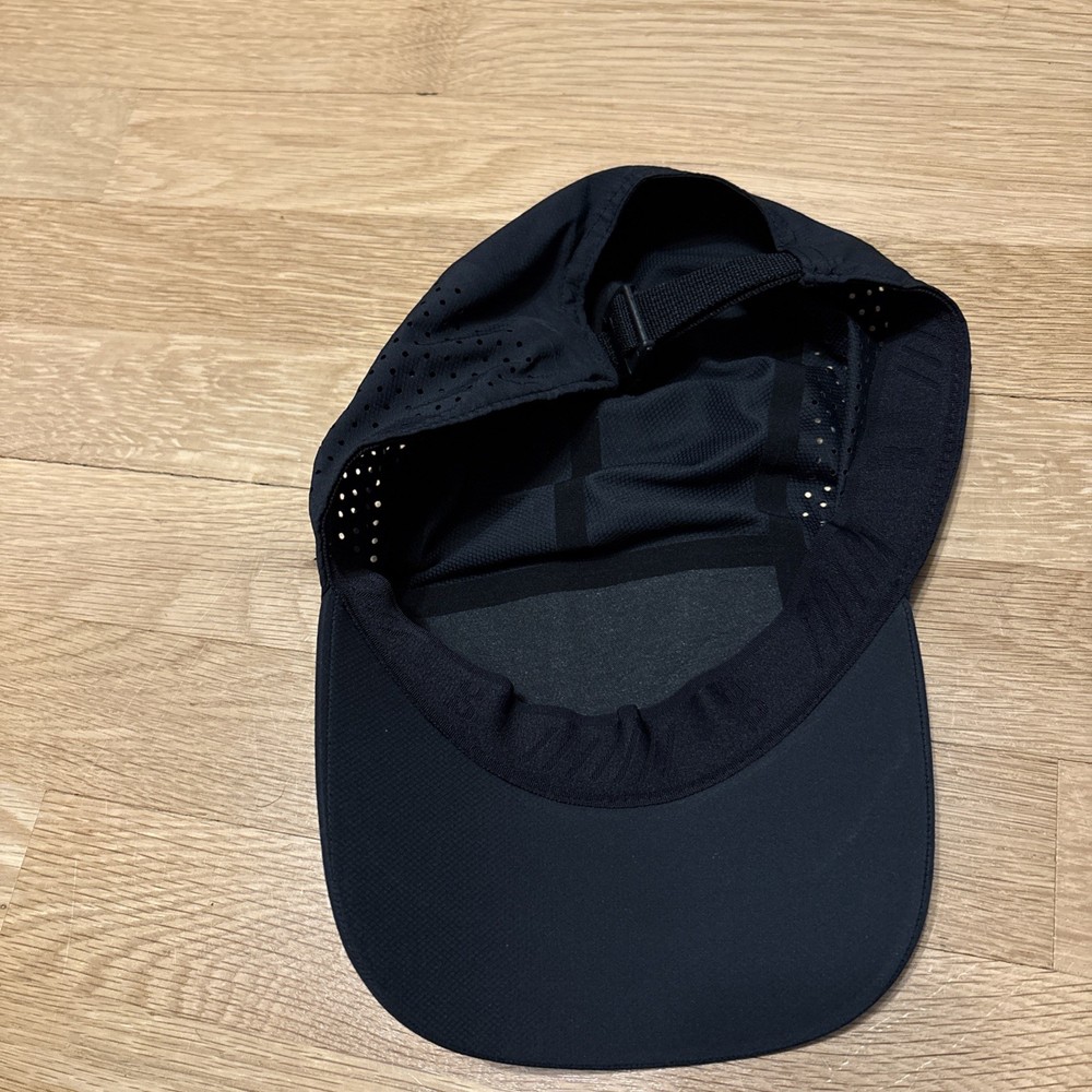 On Cloud Running Hat Adult 5 Panel Black Athletic Lightweight Mesh OS Vented