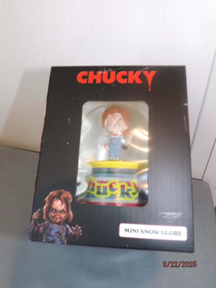 Horror Mini Snow Globe Chucky NEW