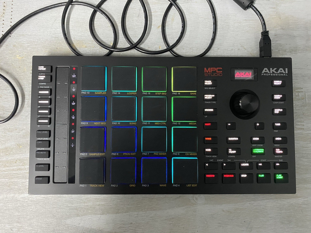 Akai Professional MPC Studio Music Production Controller Tested Great Condition