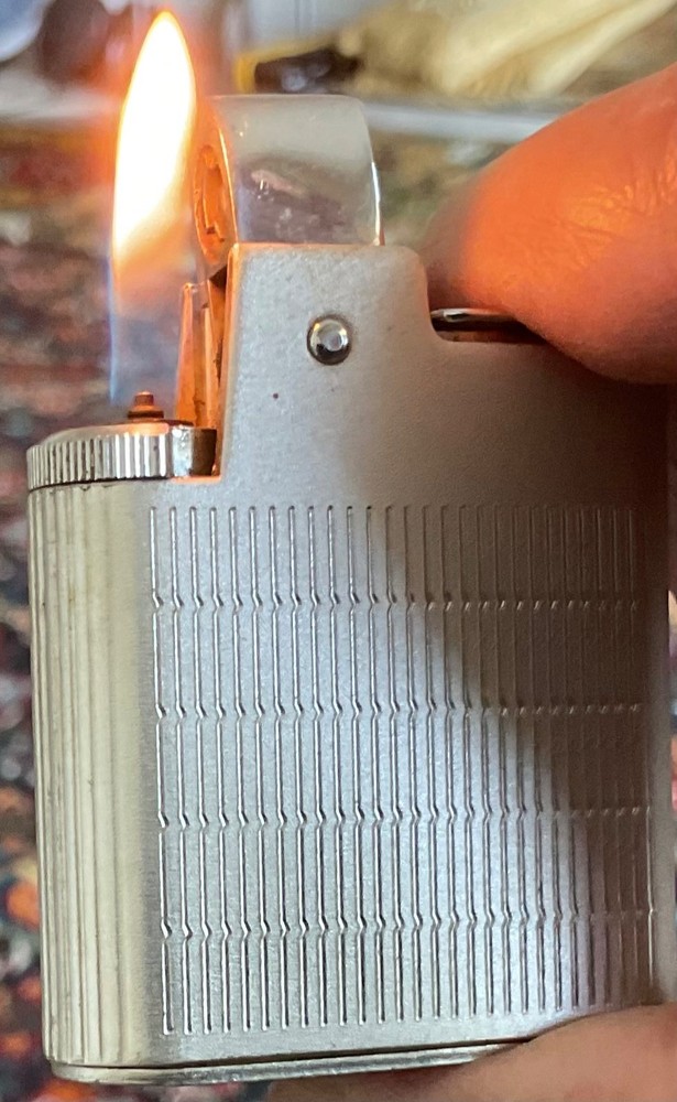 Vintage Ronson Varaflame Standard Lighter In Working Condition.