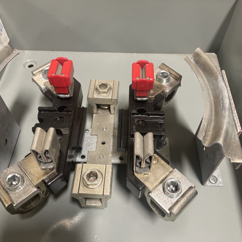 Crouse Hinds Arrow Hart Meter Socket RS102A 1 PHASE 3WIRE 200A TYPE 3R 4 JAWS