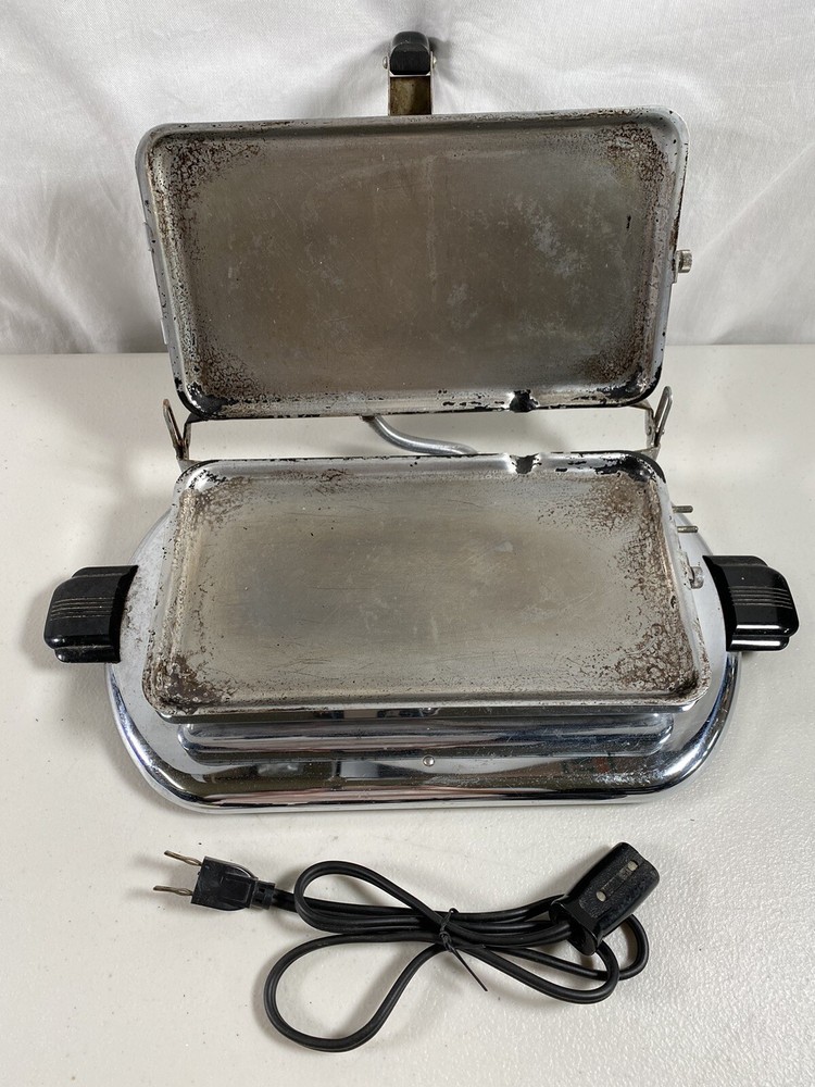 Vintage Universal Sandwich Waffle Maker Get Hot Model E1370A Tested Working