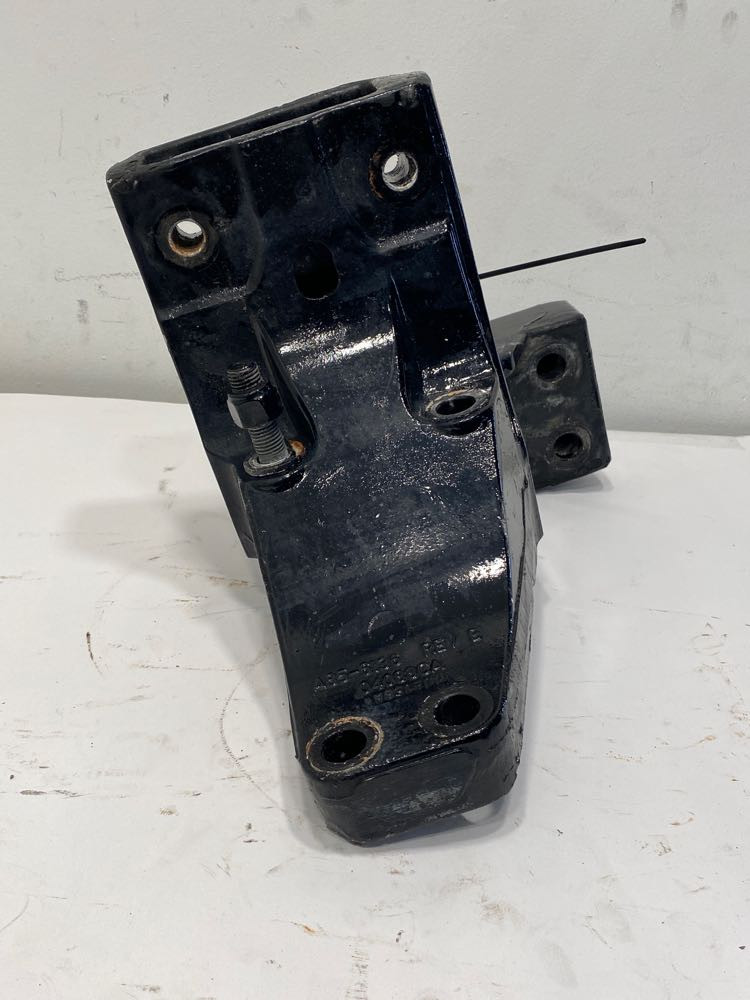 2016 Peterbilt 579 Cab Mount A856136 (630-10838)