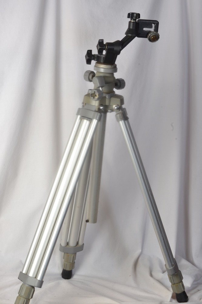BOGEN MANFROTTO #3025 THREEWAY TRIPOD HEAD & tripod vgc