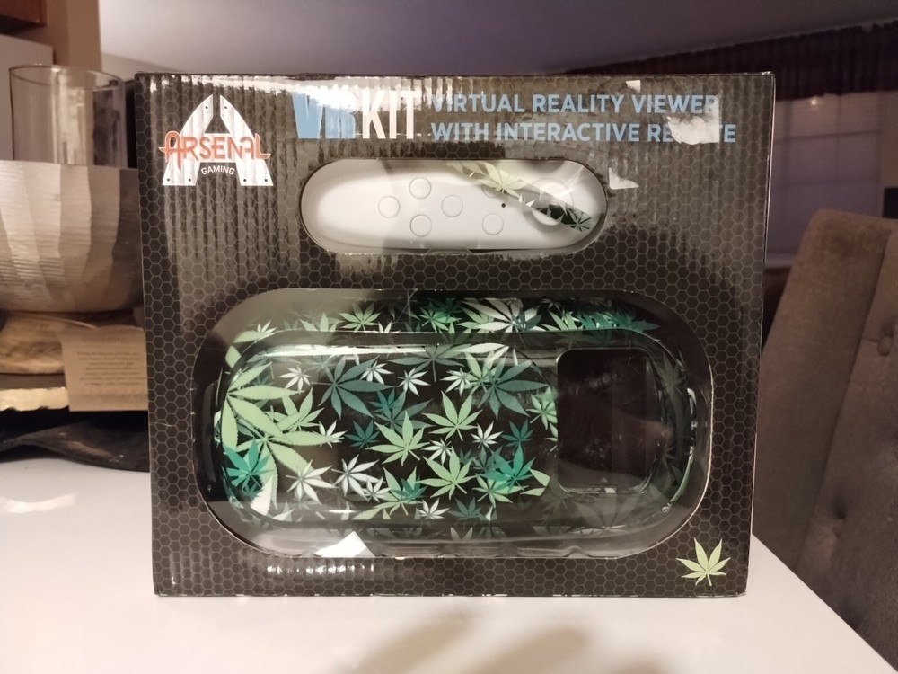 Arsenal Gaming VR Kit With Bluetooth Interactive Remote Marijuana Leaf Design