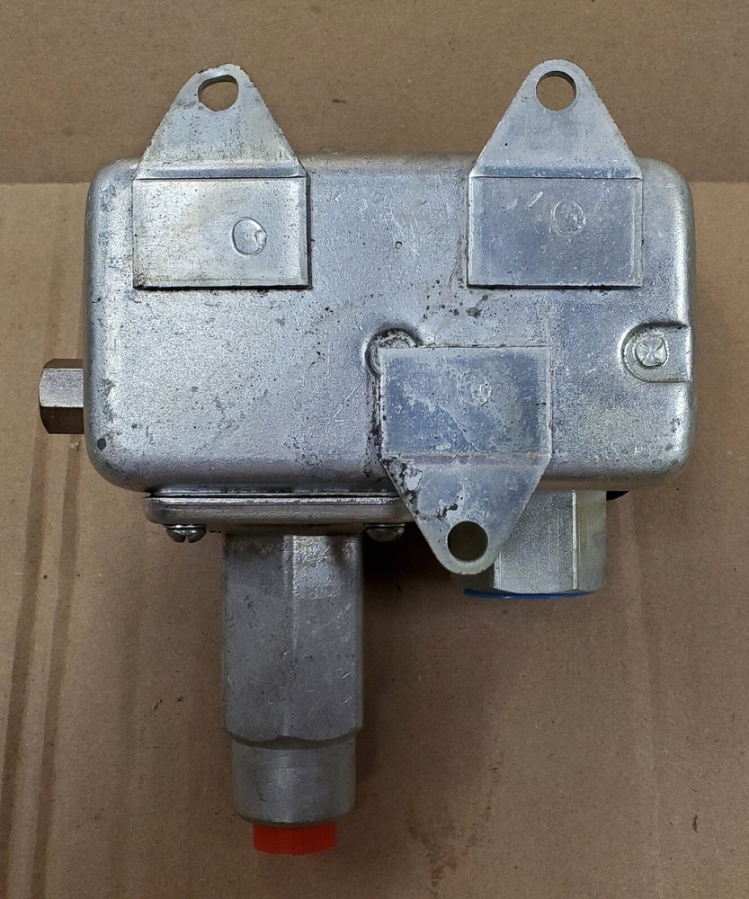 Detroit Switch Inc. Pressure Control Switch 60-900 PSI