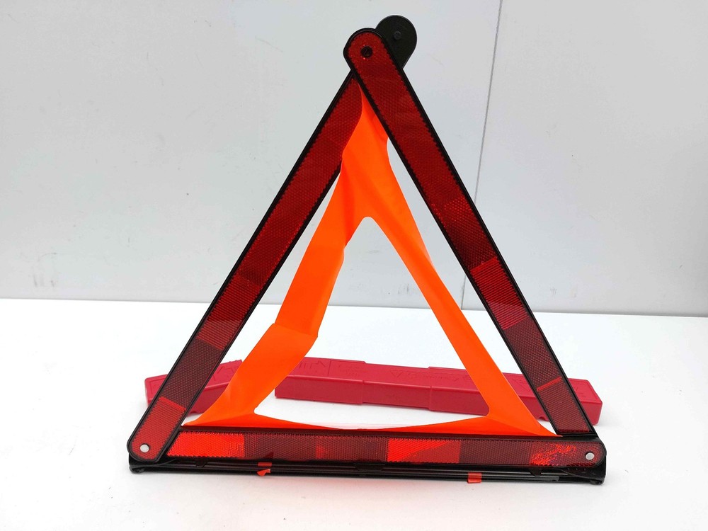 AUDI A4 B9 HAZARD WARNING TRIANGLE 2022