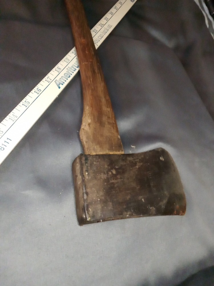 Vintage 2-1/2 Lb. Plumb boys axe, 28" original handle.