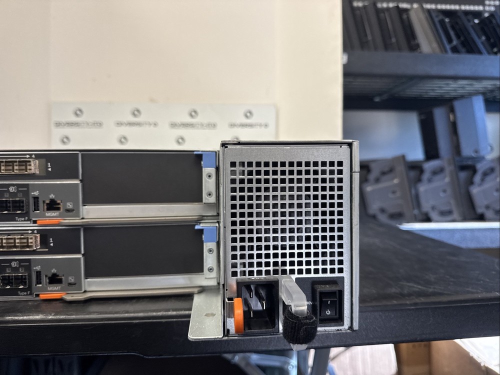 Dell EMC SCV3020 storage array + Caddies **NO DRIVES