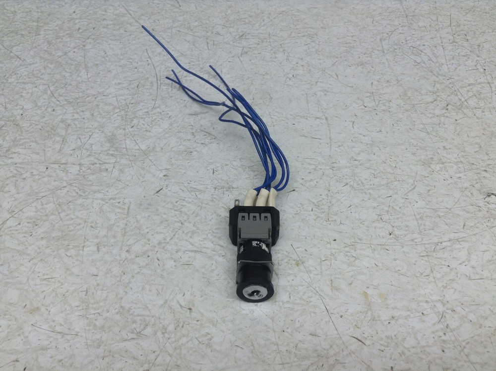 Fuji Electric AH165-JM2AA Key Selector Switch AH165JM2AA (TSC)