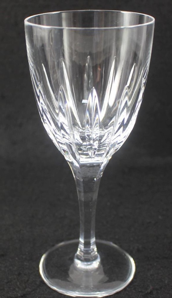 Atlantis Castelo Cut Crystal Wine Glass
