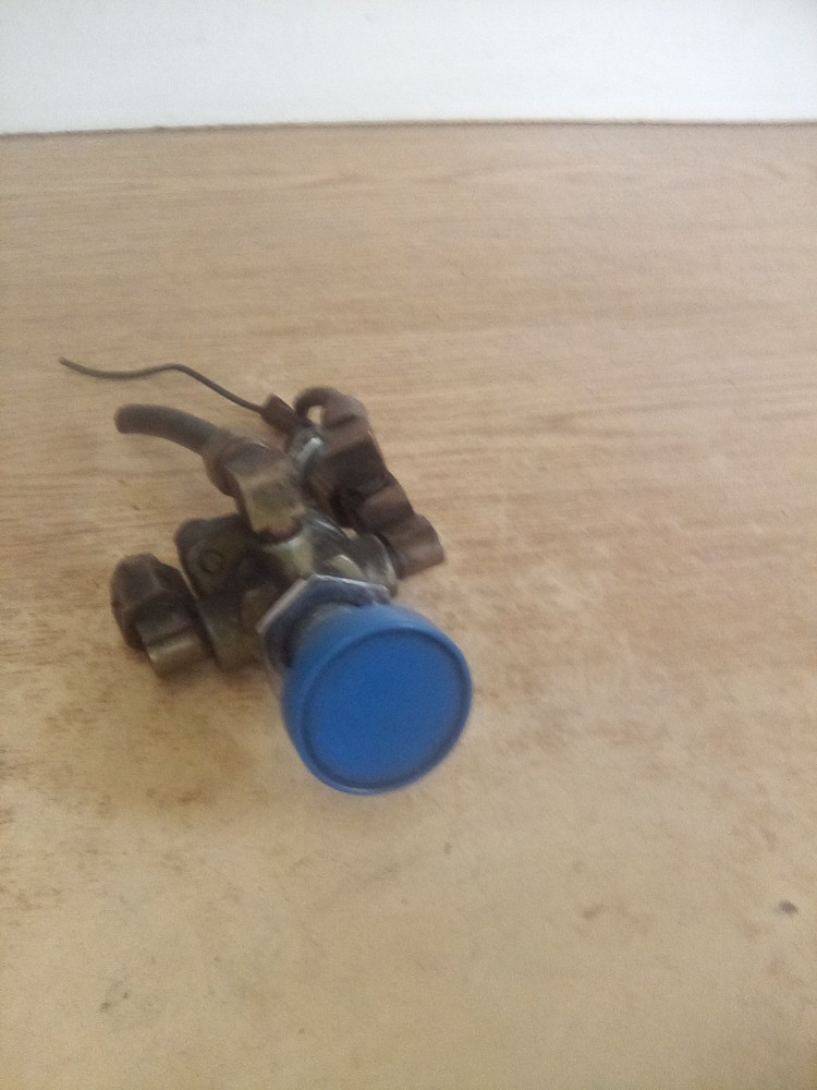 Bendix T-240283 D7 Valve