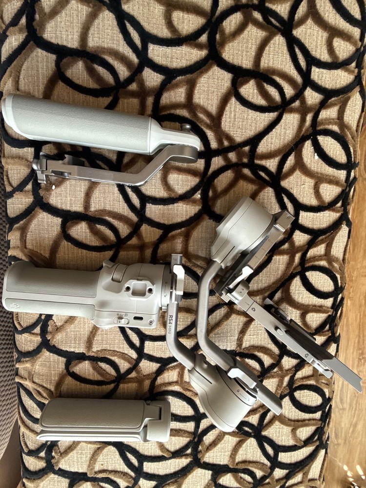 DJI RS 4 Mini Combo 3-Axis Gimbal Stabilizer - Unactivated