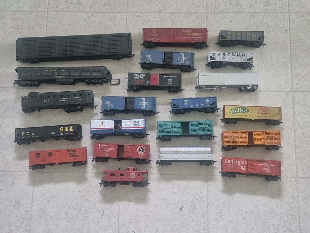 HO Scale Assorted Rolling Stock Cars Lot