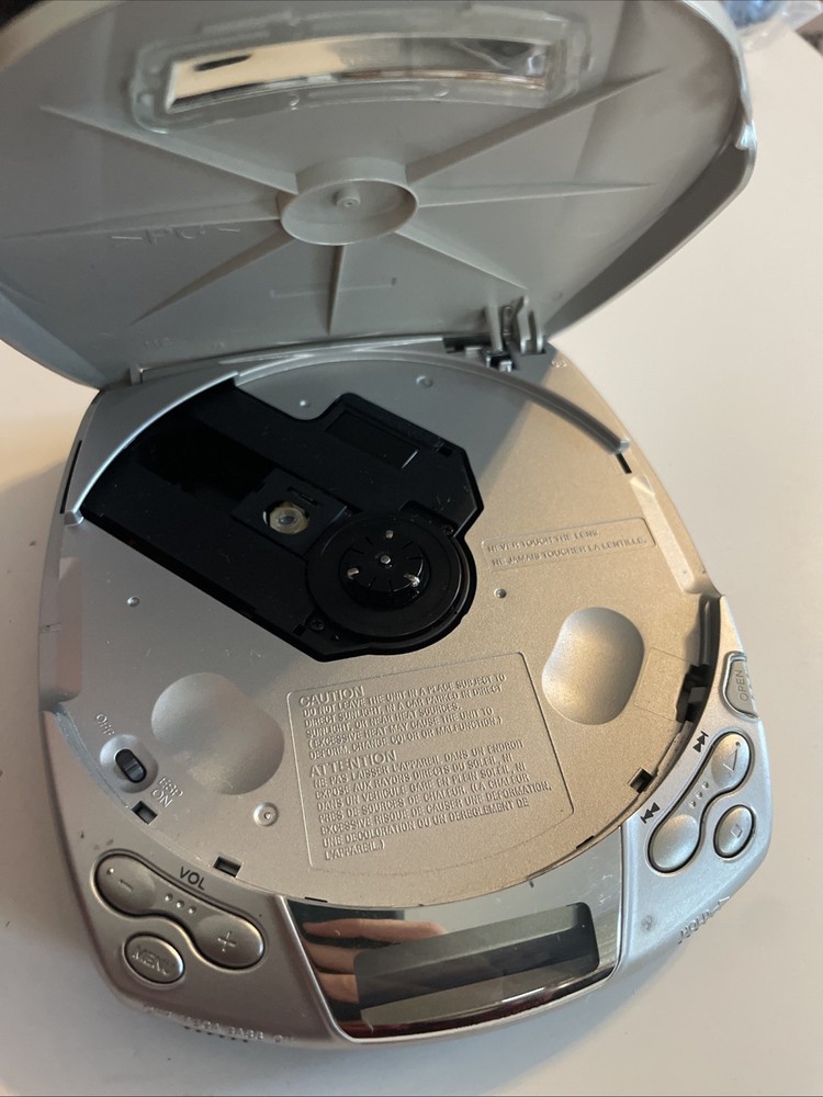Working Sony Discman ESP2 D-E200 Silver Mega Bass Portable Compact Disc Player