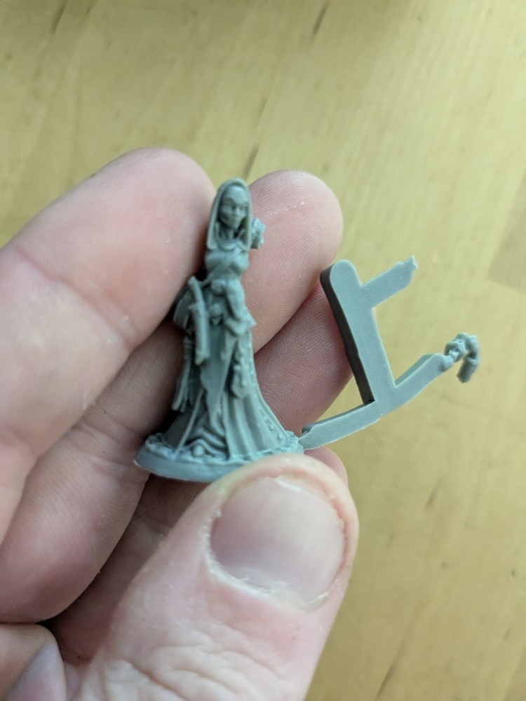 Reaper Bones Female Dark Elf With Basket