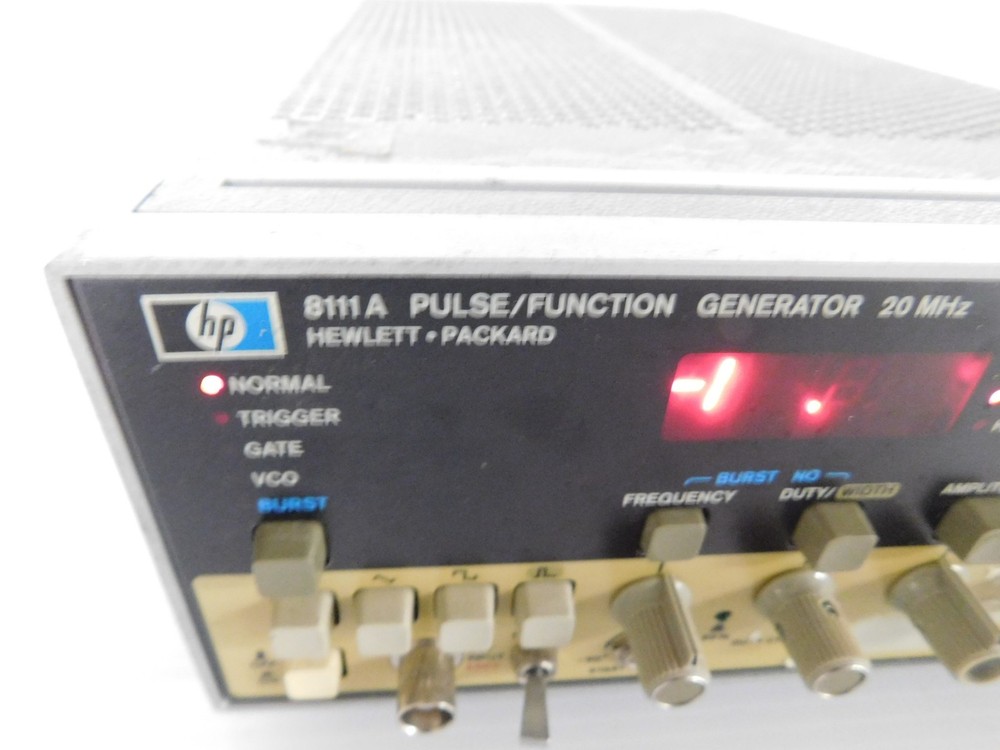 HEWLETT PACKARD 8111A PULSE/FUNCTION GENERATOR 20 MHZ (SML128)