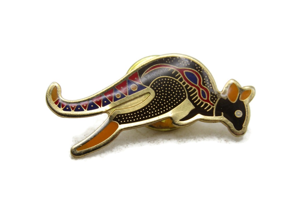 Geometric Patterned Kangaroo Pin Gold Tone