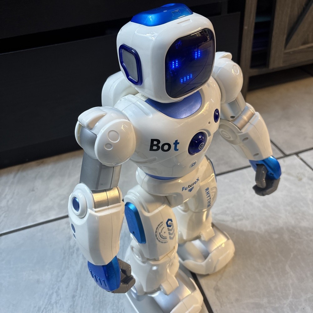 Ruko Smart Programmable Interactive RC Robot with Voice Control. With Remote