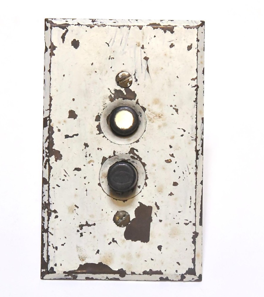 VINTAGE SINGLE PUSH BUTTON WITH BRASS SWITCH PLATE