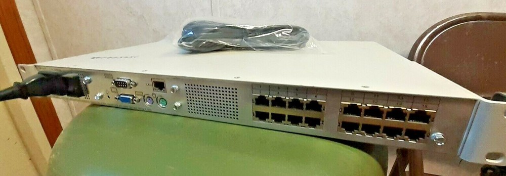 *NICE* AutoView 2000R 16-port Rack Mountable KVM Switch