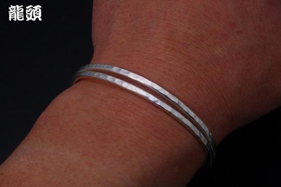 Ryuto Round Hammered Silver 950 Bangle Bracelet (Unisex)