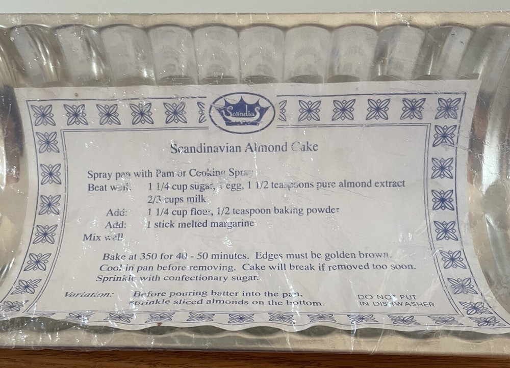 Scandinavian Scalloped Almond cake pan