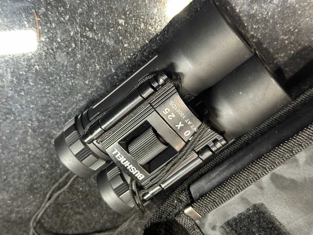 Bushnell 10x25 Binoculars with Case
