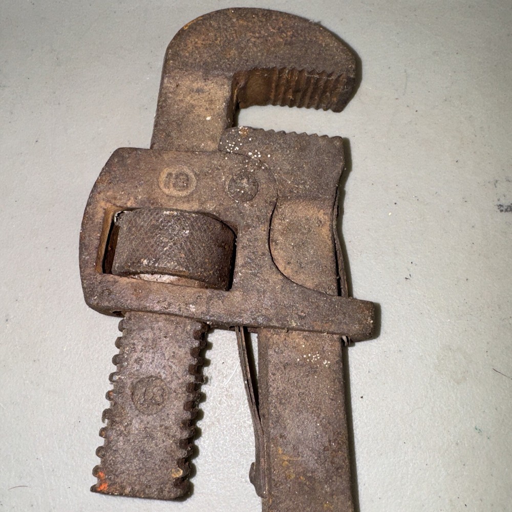 Vintage Unmarked 18" Pipe Wrench