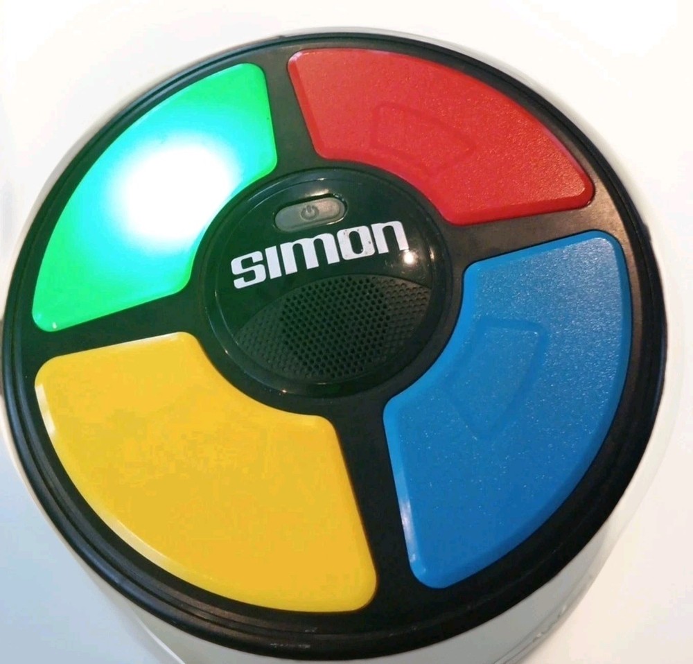 Simon Says Electronic Game 2015 Classic Toy Tested Hasbro