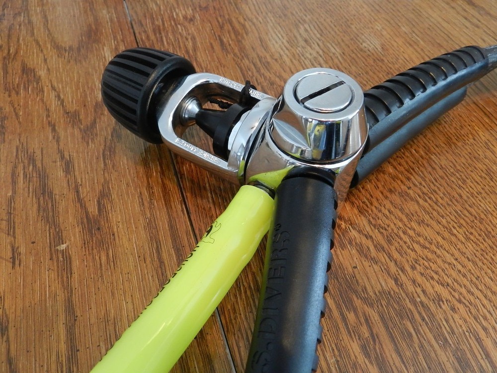 US DIVERS REGULATOR SET- SERVICED