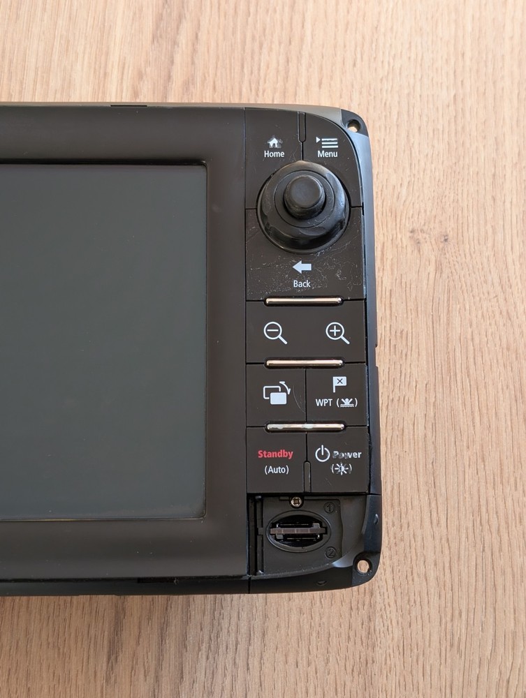 Raymarine e95 Hybrid Touchscreen Multifunction Display model: E70021