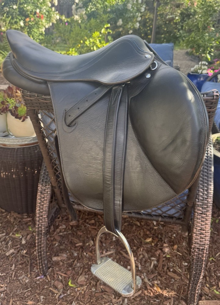 Gravity Jumping/Close Contact English Saddle Black