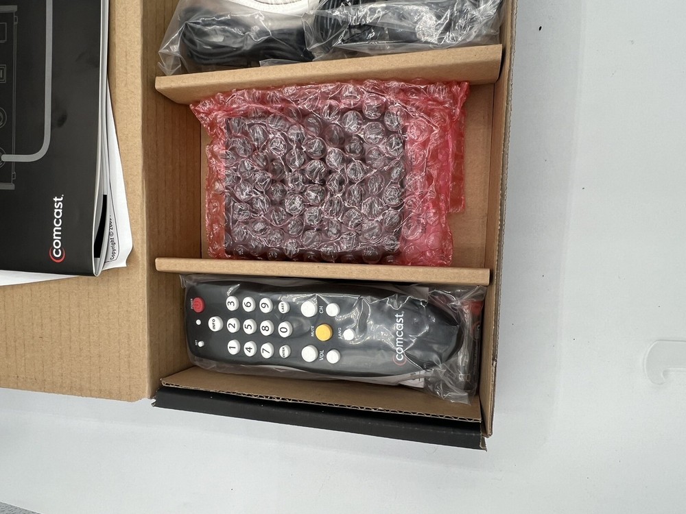Comcast Digital Transport Adapter Self Installation Kit DC50Xu Cable TV Remote