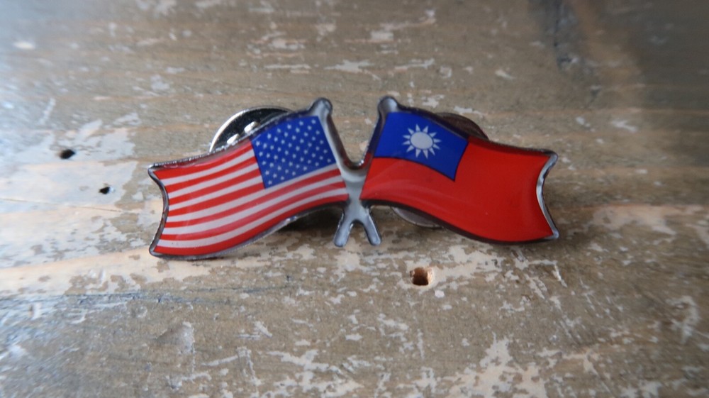 USA TAIWAN Flag Lapel Hat Pin 4cm