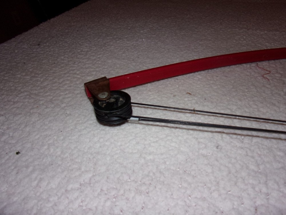 Red/Black Youth Compound Bow Needs repair