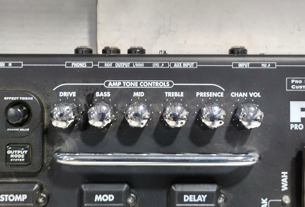 Line 6 Pod XT Live Electric Guitar Multi-Effects Processor & Amplifier Modeler