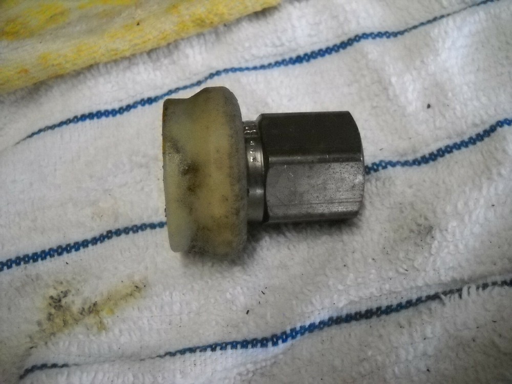 GILES CF-400 QUICK DISCONNECT FEMALE