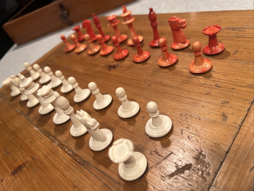 VINTAGE CARVED DYED BONE 32 PC. CHESS SET RED & WHITE Plus Extra Pieces