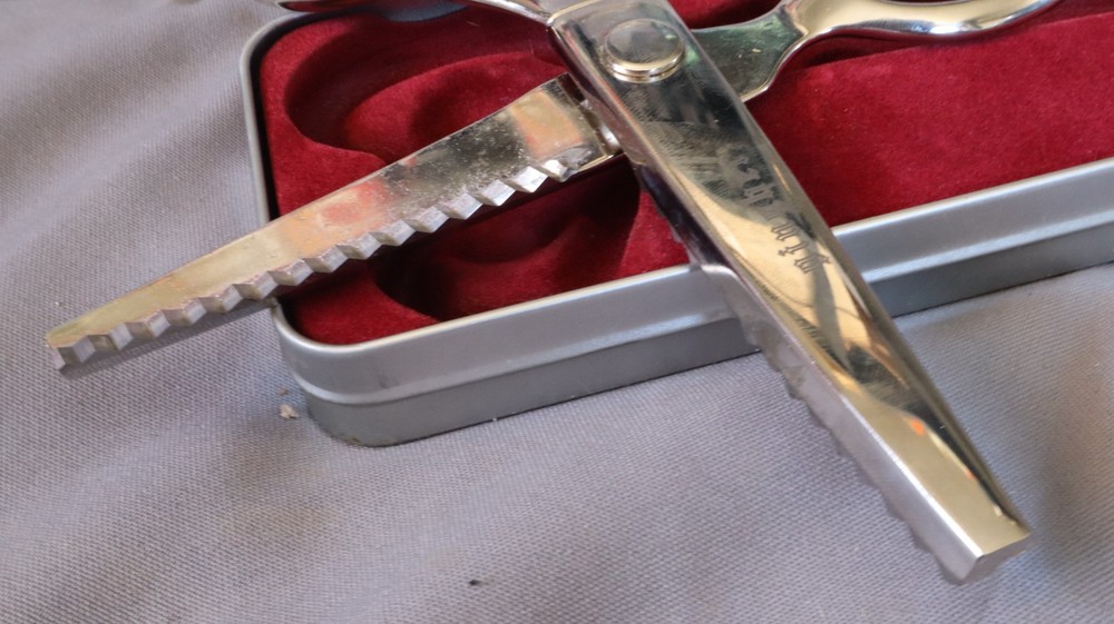 Gingher 7.5" Pinking Shears with Tin Case L