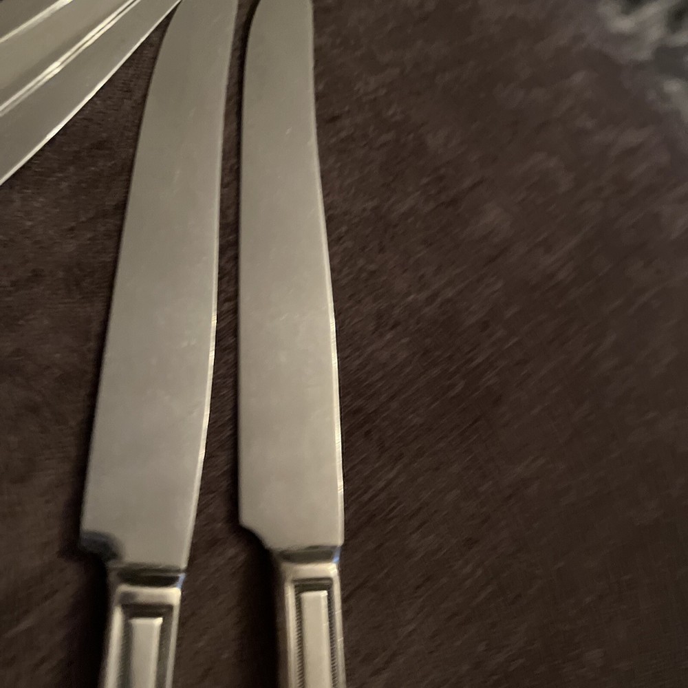 2 R&B Rogers & Bros LYRIC Pattern Silverplate Flatware DINNER KNIVES 9”