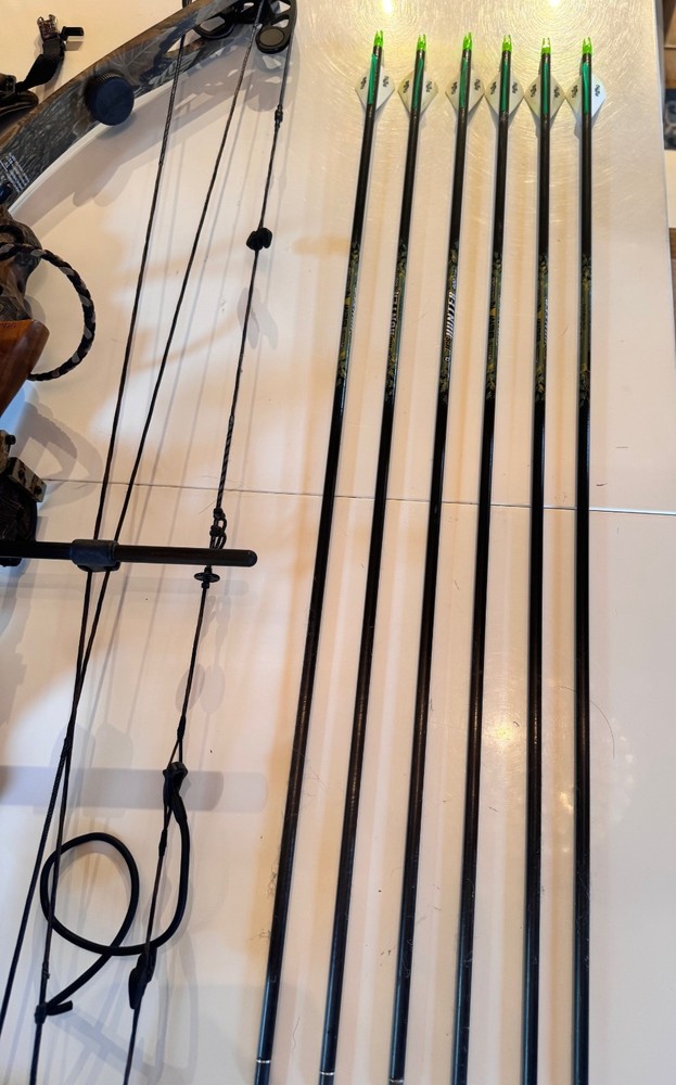 Matthews Ultra 2 Compound Bow with Soft Case and Bushnell Range Finder